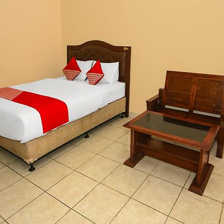 SPOT ON 3978 Hotel Danau Indah Bekasi Bagian luar foto