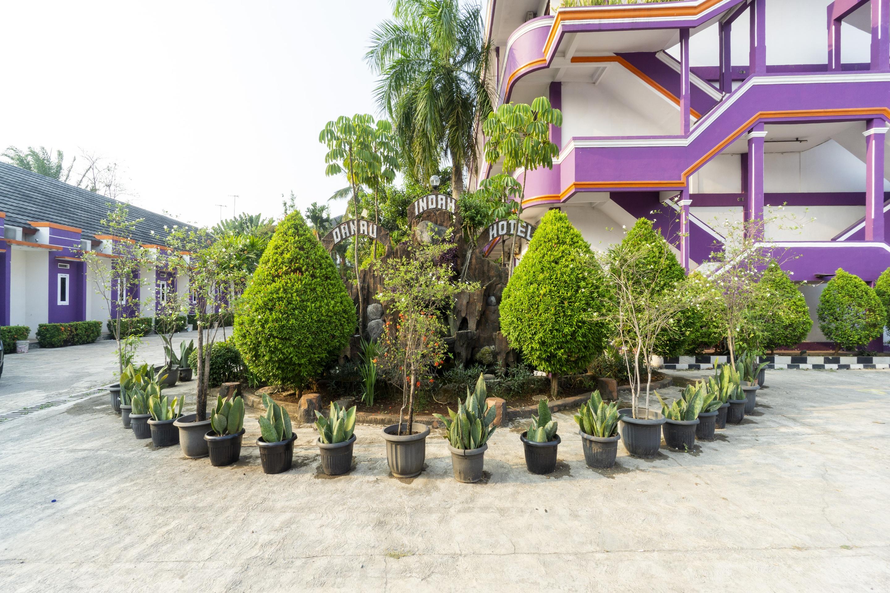 SPOT ON 3978 Hotel Danau Indah Bekasi Bagian luar foto