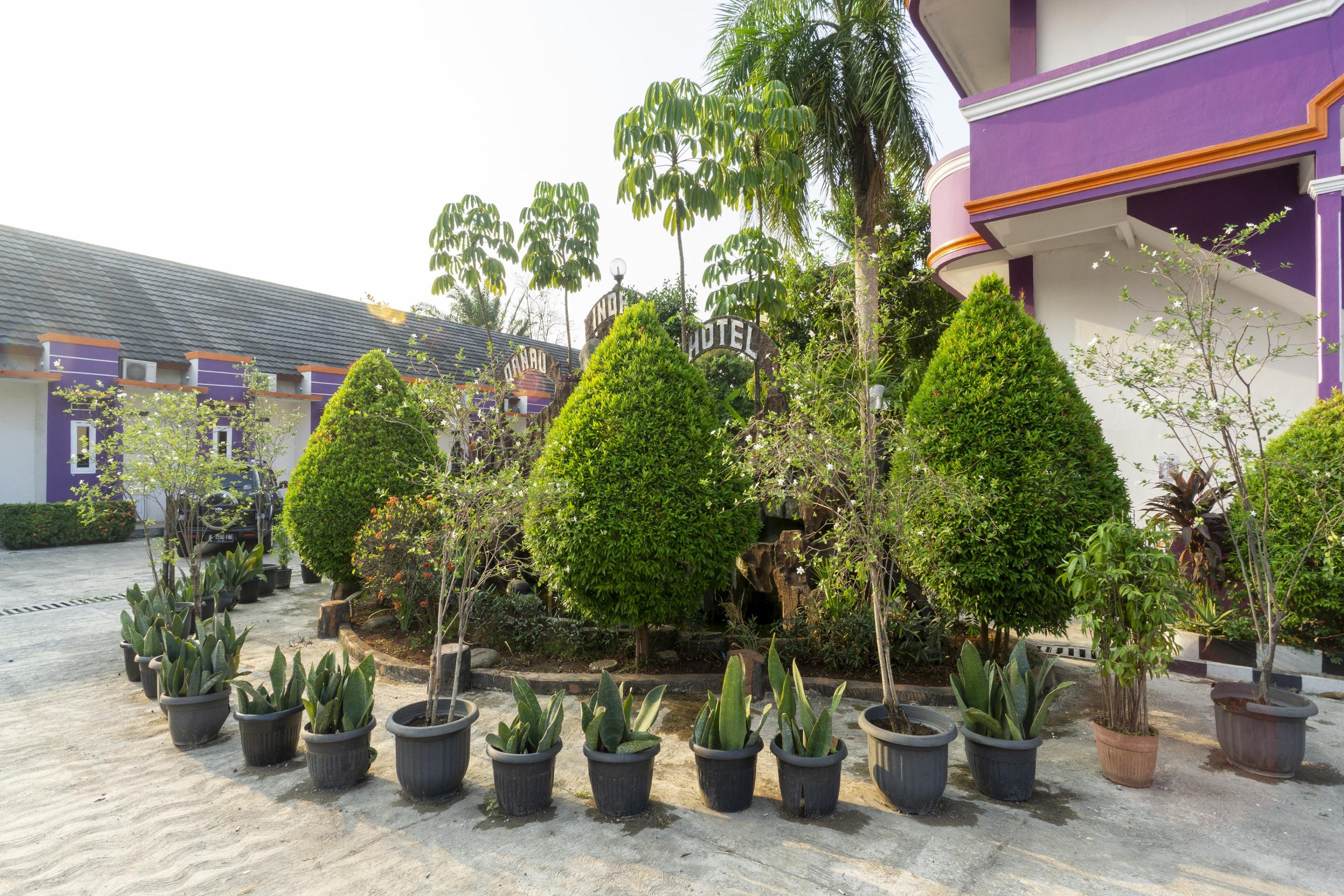 SPOT ON 3978 Hotel Danau Indah Bekasi Bagian luar foto