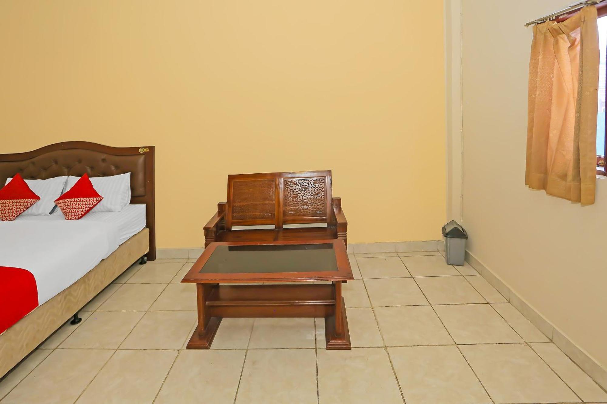 SPOT ON 3978 Hotel Danau Indah Bekasi Bagian luar foto