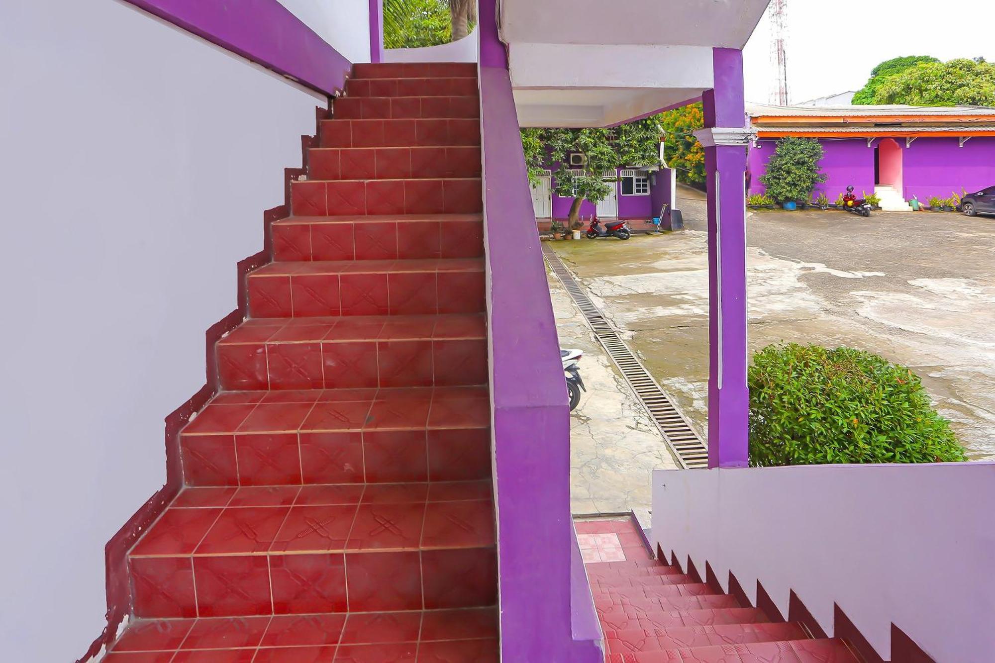 SPOT ON 3978 Hotel Danau Indah Bekasi Bagian luar foto