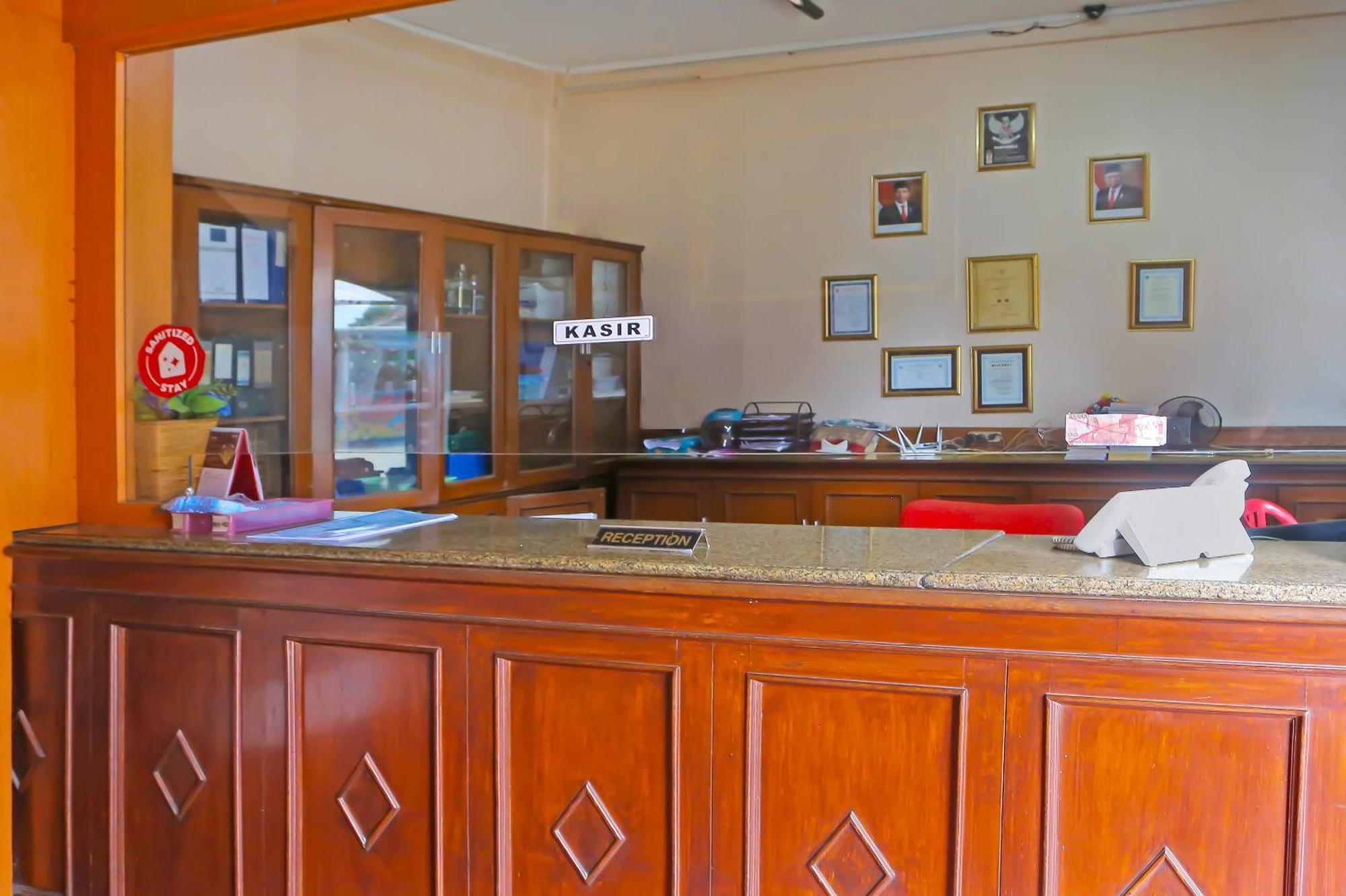 SPOT ON 3978 Hotel Danau Indah Bekasi Bagian luar foto