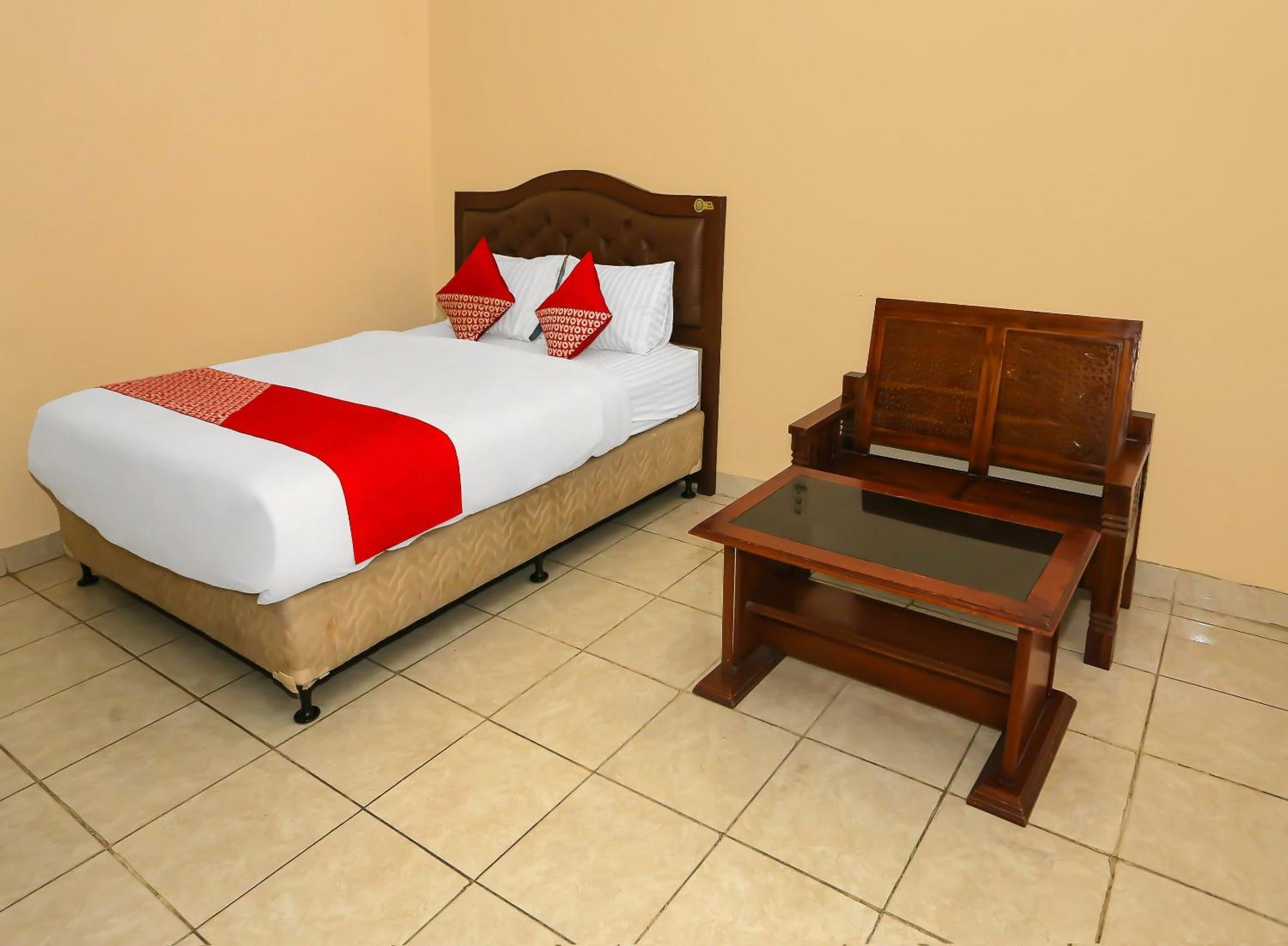 SPOT ON 3978 Hotel Danau Indah Bekasi Bagian luar foto