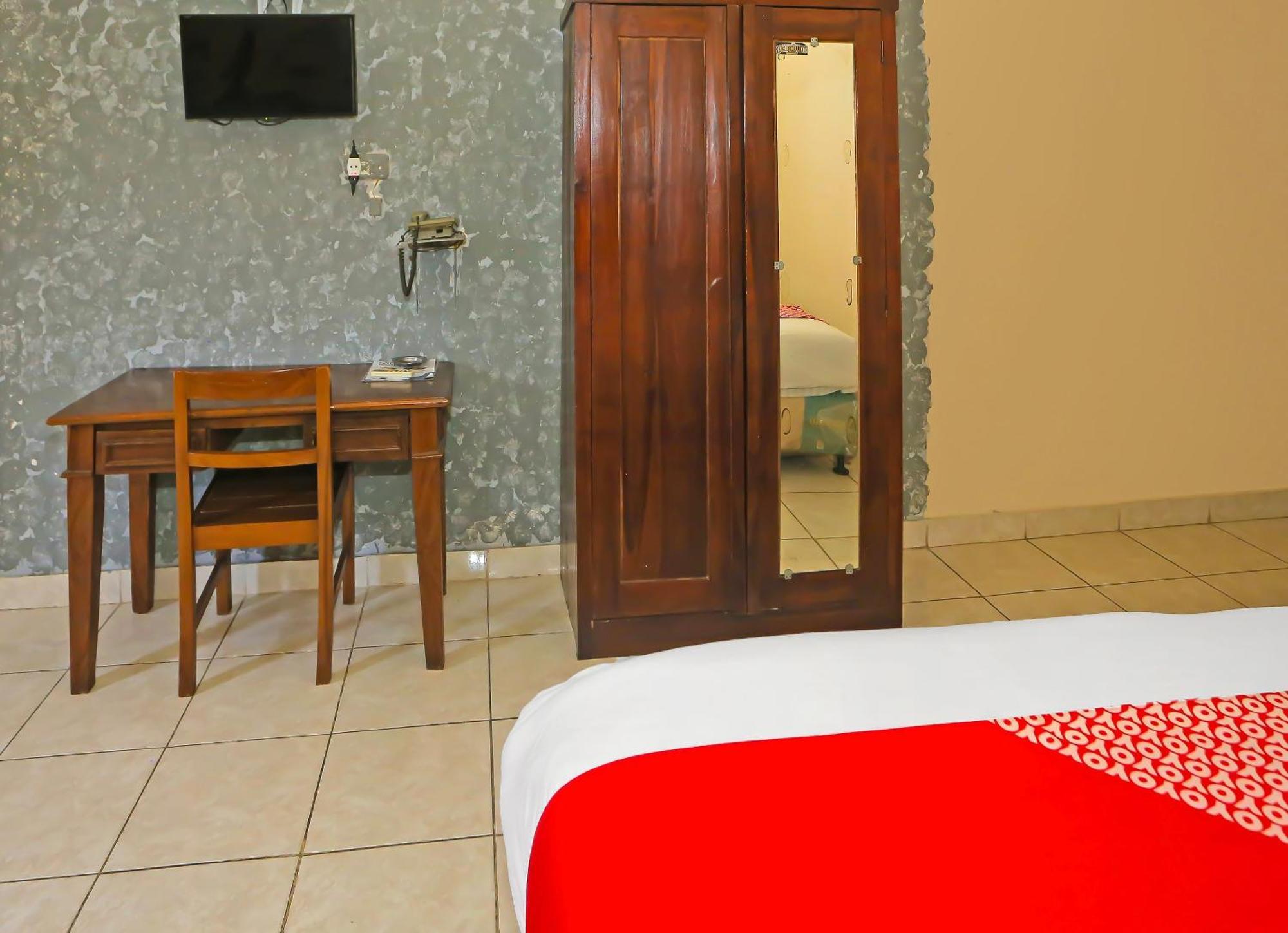 SPOT ON 3978 Hotel Danau Indah Bekasi Bagian luar foto
