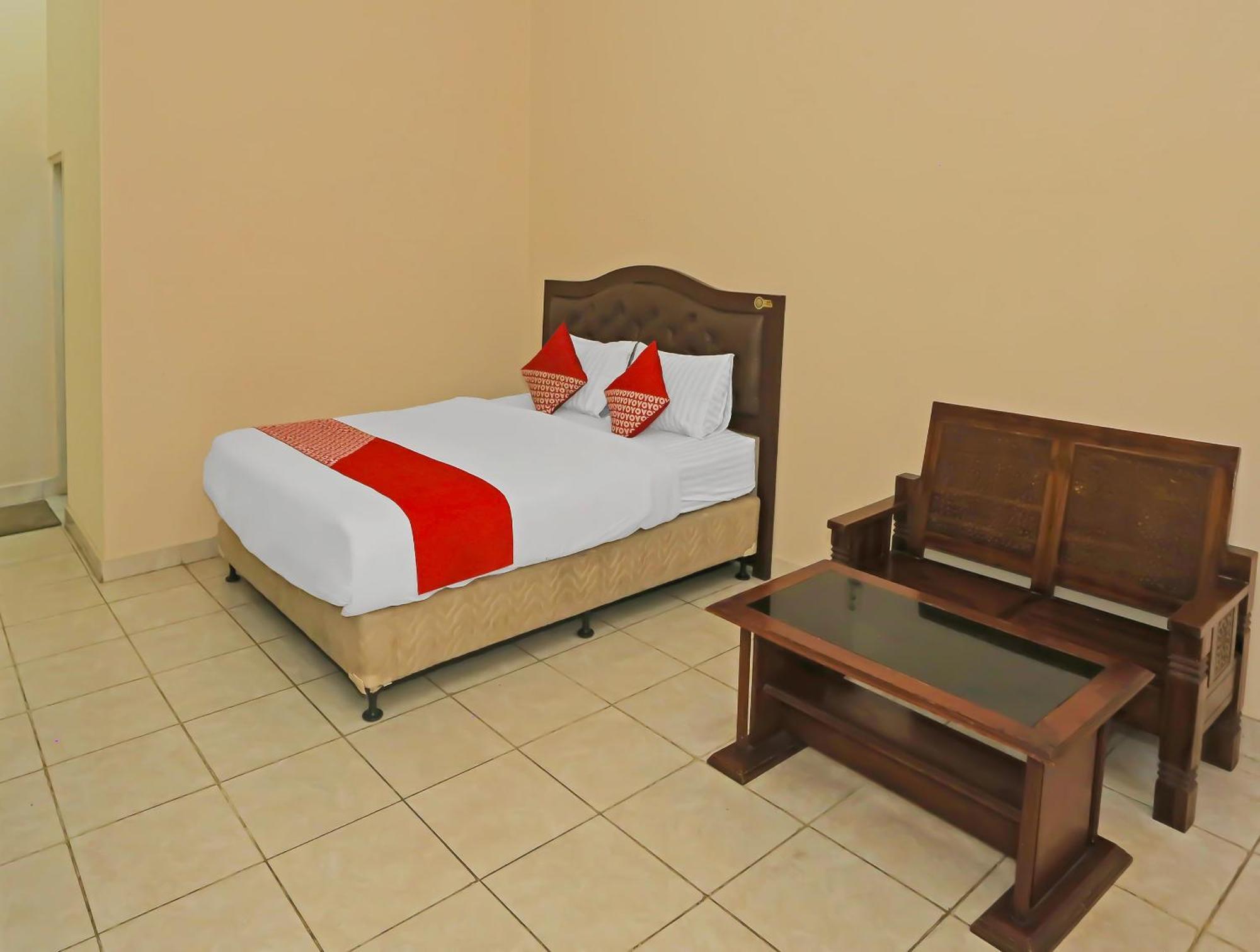 SPOT ON 3978 Hotel Danau Indah Bekasi Bagian luar foto