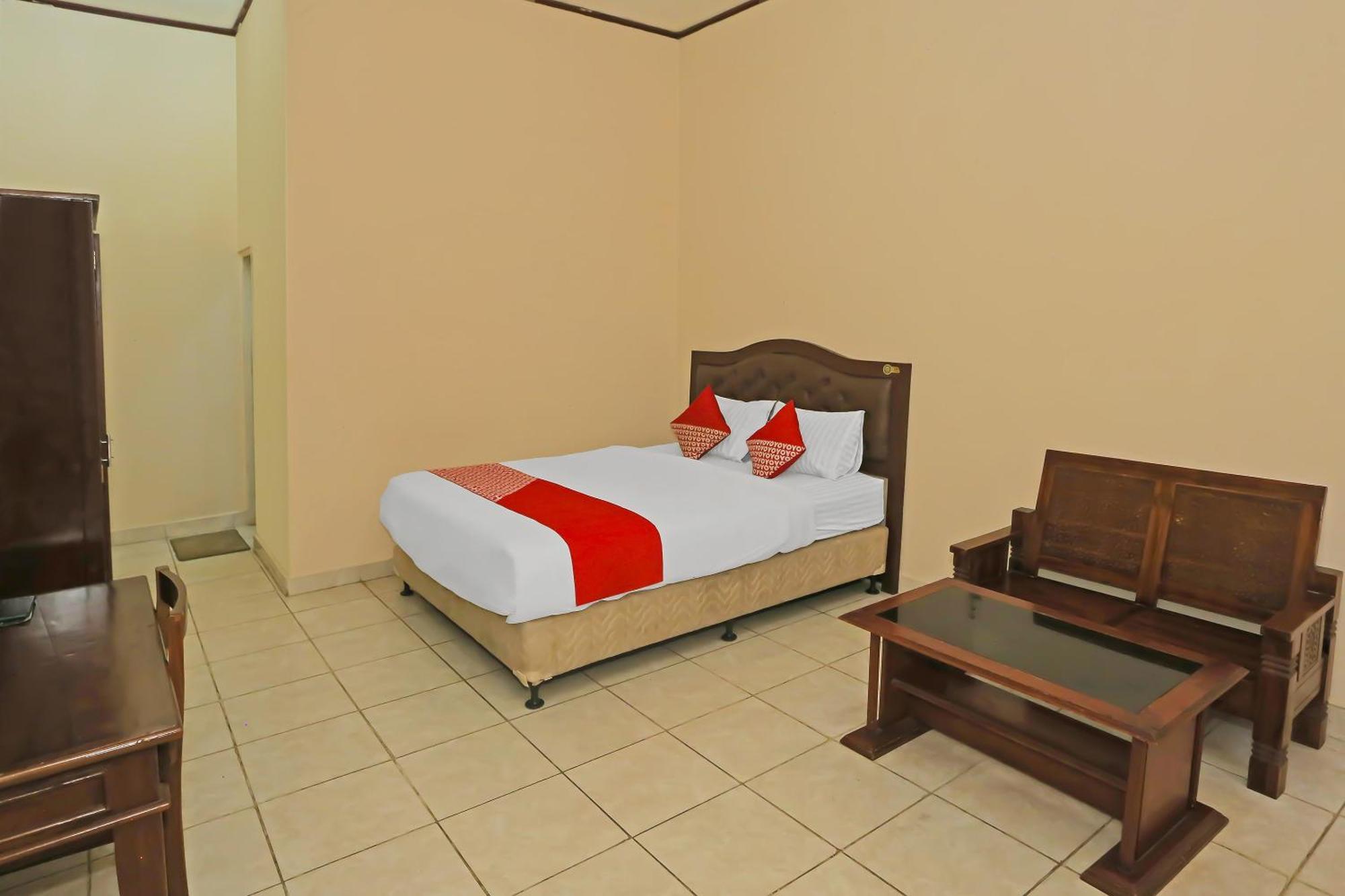 SPOT ON 3978 Hotel Danau Indah Bekasi Bagian luar foto