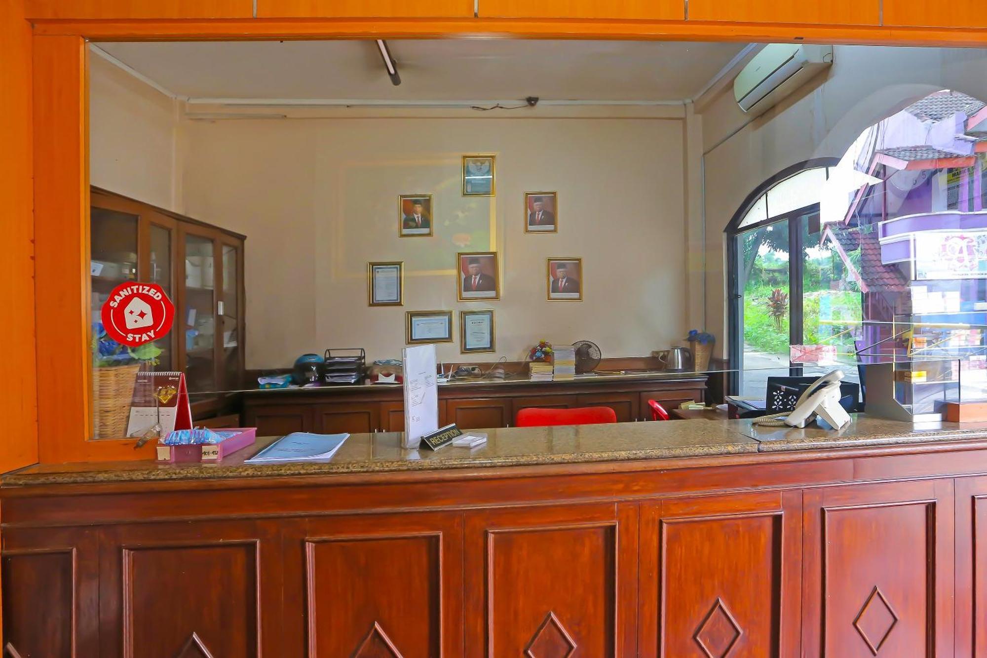 SPOT ON 3978 Hotel Danau Indah Bekasi Bagian luar foto