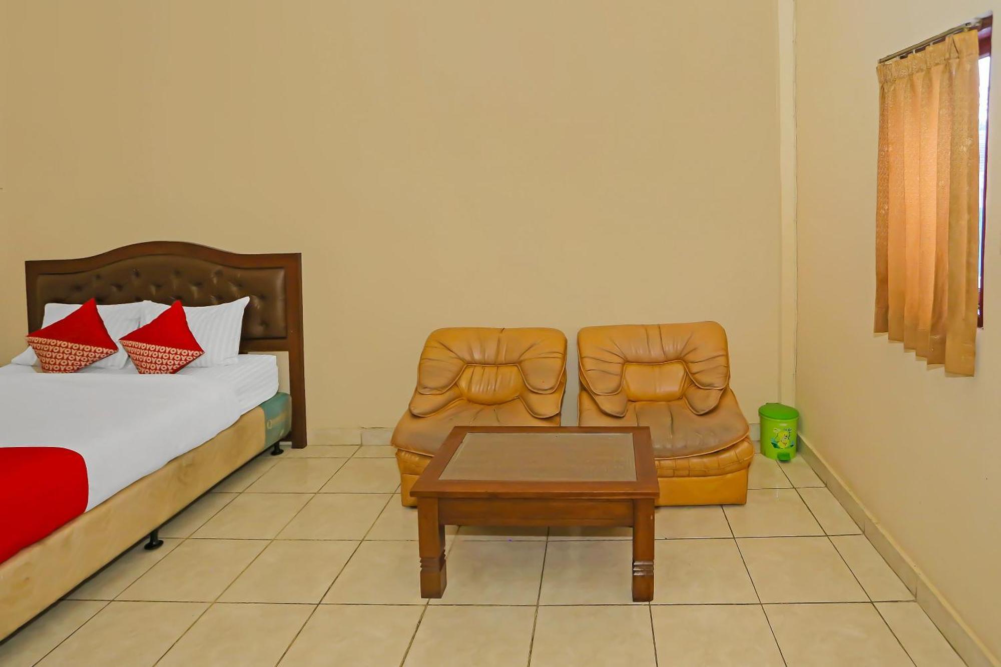 SPOT ON 3978 Hotel Danau Indah Bekasi Bagian luar foto