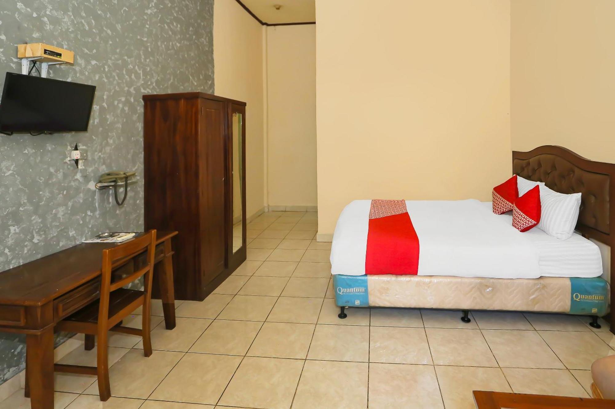 SPOT ON 3978 Hotel Danau Indah Bekasi Bagian luar foto